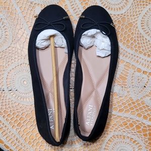 Alfani Step and Flex Ladies Shoes 9M. New with no tags.